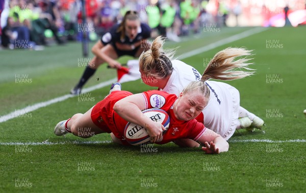 250426 - England v Wales, 2026 Guinness Women’s 6 Nations - Seren Lockwood of Wales dives in to score try