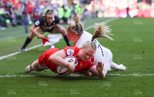 250426 - England v Wales, 2026 Guinness Women’s 6 Nations - Seren Lockwood of Wales dives in to score try