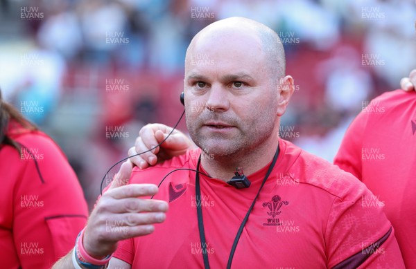 250426 - England v Wales, 2026 Guinness Women’s 6 Nations - Sean Lynn, Wales Women head coach speaks to the players at the end of the match