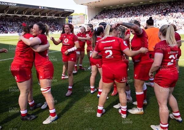 250426 - England v Wales, 2026 Guinness Women’s 6 Nations - Wales players embrace each other at the end of the match