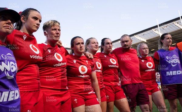 250426 - England v Wales, 2026 Guinness Women’s 6 Nations - Wales team members at the end of the match