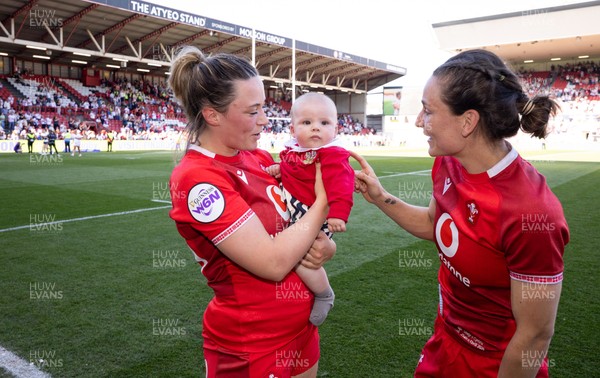 250426 - England v Wales, 2026 Guinness Women’s 6 Nations - Alisha Joyce of Wales and Jasmine Joyce of Wales with Ralphie at the end of the match