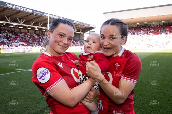 250426 - England v Wales, 2026 Guinness Women’s 6 Nations - Alisha Joyce of Wales and Jasmine Joyce of Wales with Ralphie at the end of the match