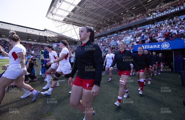 250426 - England v Wales, 2026 Guinness Women’s 6 Nations - Kayleigh Powell of Wales walks out at the start of the match