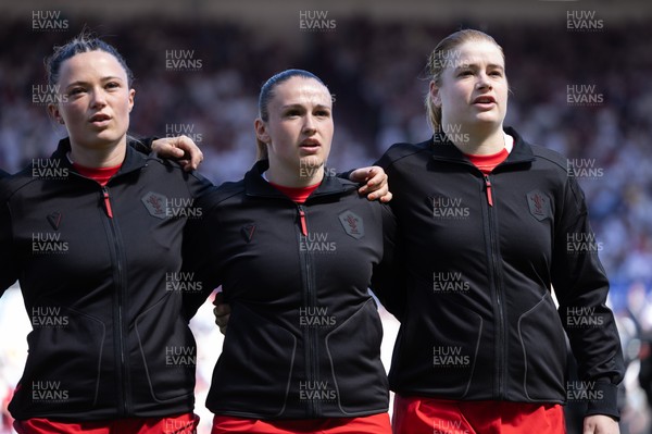 250426 - England v Wales, 2026 Guinness Women’s 6 Nations - Left to right, Alisha Joyce of Wales, Kayleigh Powell of Wales and Bethan Lewis of Wales line up for the anthems ahead of the match