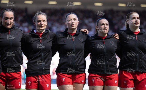 250426 - England v Wales, 2026 Guinness Women’s 6 Nations - Left to right, Courtney Keight of Wales, Jasmine Joyce of Wales, Alisha Joyce of Wales, Kayleigh Powell of Wales and Bethan Lewis of Wales line up for the anthems ahead of the match
