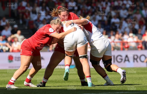250426 - England v Wales, 2026 Guinness Women’s 6 Nations - Kelsey Jones of Wales and Gwenllian Pyrs of Wales combine to tackle