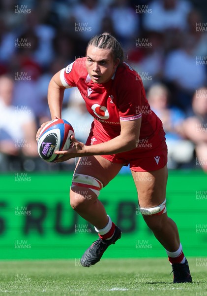 250426 - England v Wales, 2026 Guinness Women’s 6 Nations - Bryonie King of Wales