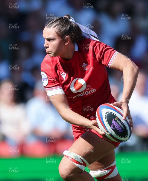 250426 - England v Wales, 2026 Guinness Women’s 6 Nations - Bryonie King of Wales