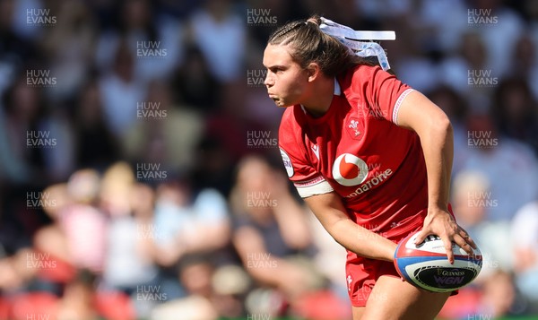 250426 - England v Wales, 2026 Guinness Women’s 6 Nations - Bryonie King of Wales