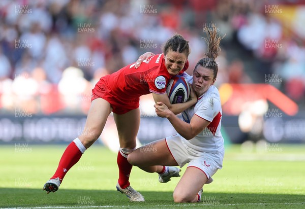 250426 - England v Wales, 2026 Guinness Women’s 6 Nations - Jasmine Joyce of Wales and Helena Rowland of England compete for the ball