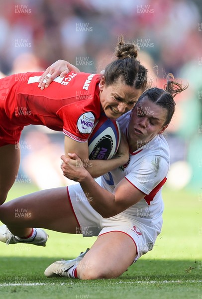 250426 - England v Wales, 2026 Guinness Women’s 6 Nations - Jasmine Joyce of Wales and Helena Rowland of England compete for the ball