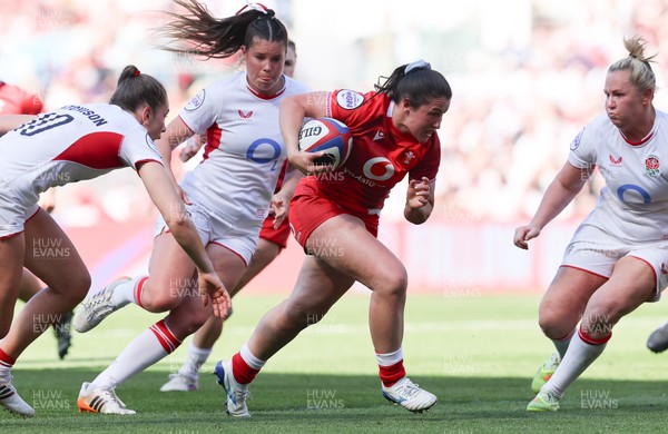 250426 - England v Wales, 2026 Guinness Women’s 6 Nations - Kayleigh Powell of Wales charges for the line
