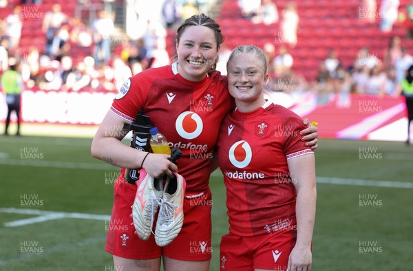 250426 - England v Wales, 2026 Guinness Women’s 6 Nations - Gwen Crabb of Wales and Seren Lockwood of Wales