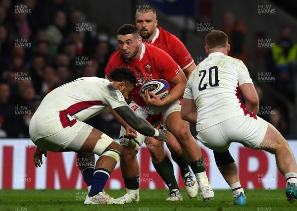 260222 - England v Wales - Guinness Six Nations 2022 - Gareth Thomas of Wales is tackled by Courtney Lawes of England