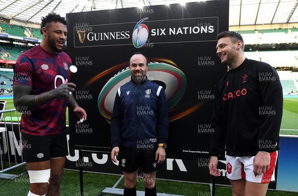 260222 - England v Wales - Guinness Six Nations 2022 - Courtney Lawes of England, Referee Mike Adamson and Dan Biggar of Wales during the coin toss