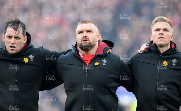 260222 - England v Wales - Guinness Six Nations 2022 - Ryan Elias, Tomas Francis and Gareth Anscombe of Wales during the anthems