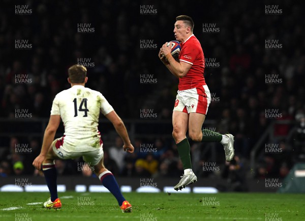 260222 - England v Wales - Guinness Six Nations 2022 - Josh Adams of Wales takes high ball