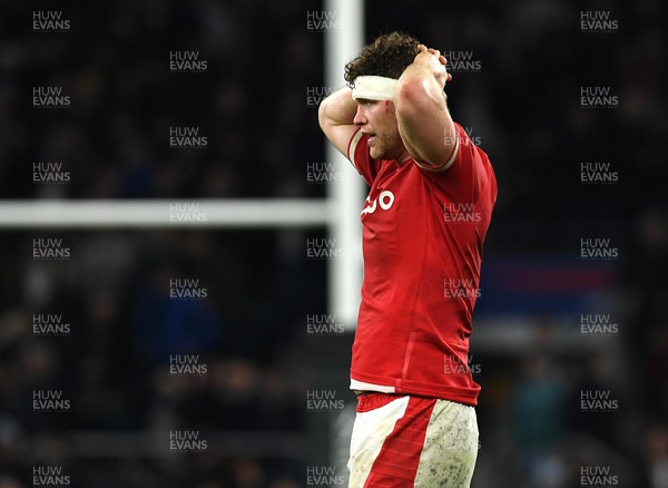 260222 - England v Wales - Guinness Six Nations 2022 - Will Rowlands of Wales at the end of the game