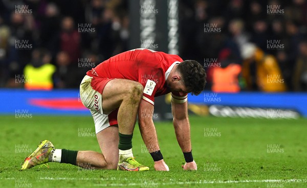 260222 - England v Wales - Guinness Six Nations 2022 - Alex Cuthbert of Wales at the end of the game
