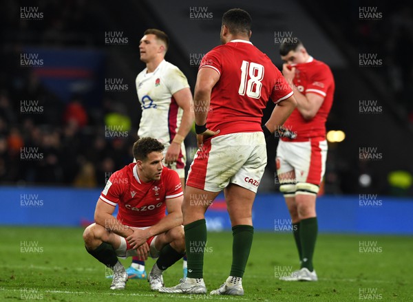 260222 - England v Wales - Guinness Six Nations 2022 - Kieran Hardy, Leon Brown and Seb Davies of Wales at the end of the game