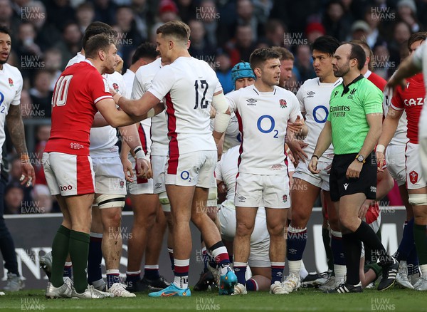 260222 - England v Wales - Guinness 6 Nations - Dan Biggar of Wales argues with Referee Mike Adamson