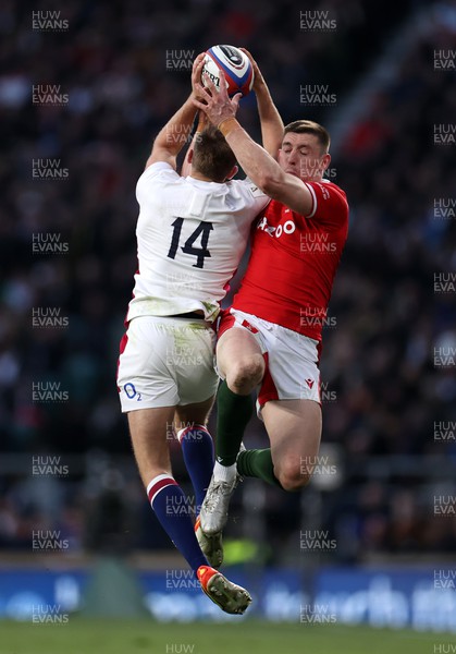 260222 - England v Wales - Guinness 6 Nations - Max Malins of England and Josh Adams of Wales grapple for the ball in the air