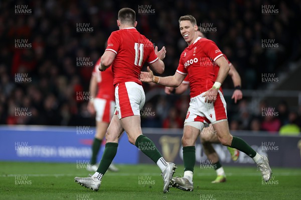 260222 - England v Wales - Guinness 6 Nations - Josh Adams of Wales celebrates scoring a try with Liam Williams