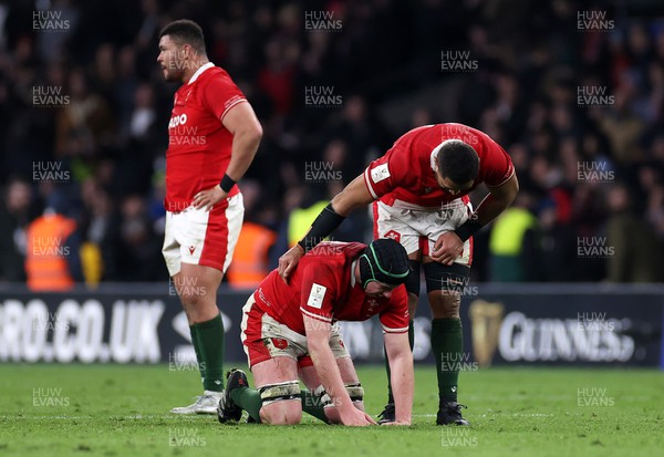 260222 - England v Wales - Guinness 6 Nations - Dejected Adam Beard and Taulupe Faletau of Wales at full time