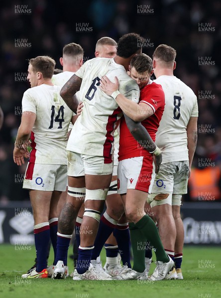 260222 - England v Wales - Guinness 6 Nations - Courtney Lawes of England and Dan Biggar of Wales shake hands at full time