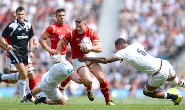 290516 - England v Wales - Old Mutual Wealth Cup -Scott Williams of Wales takes on Dylan Hartley and Courtney Lawes of England