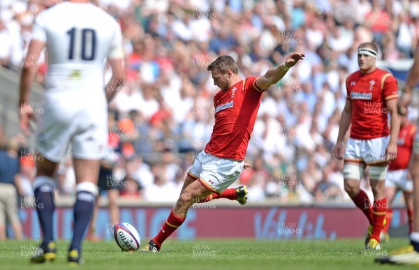 290516 - England v Wales - Old Mutual Wealth Cup -Dan Biggar of Wales kicks at goal