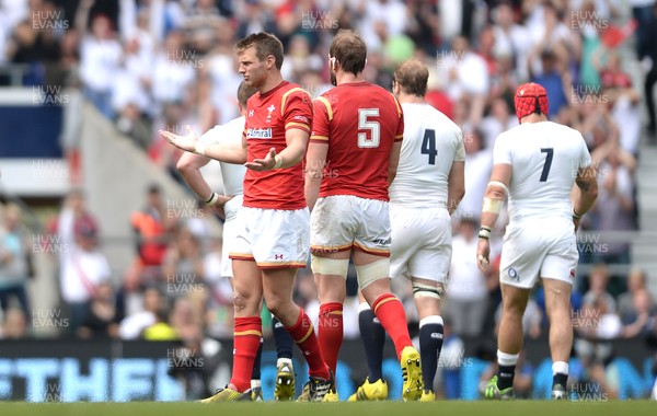 290516 - England v Wales - Old Mutual Wealth Cup -Dan Biggar of Wales shows his frustration after Jack Clifford of England scores try