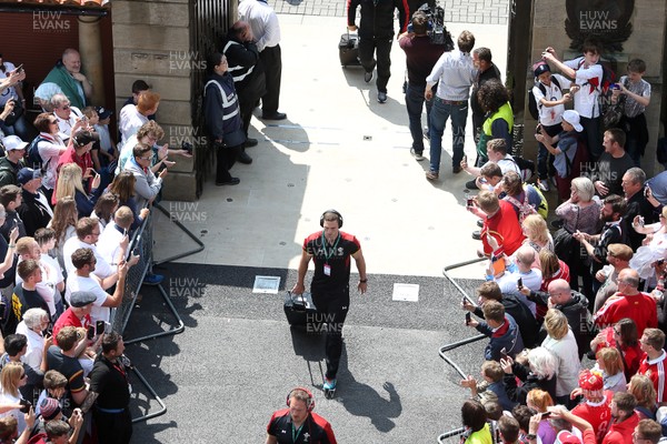 290516 - England v Wales - Old Mutual Wealth Cup - George North of Wales arrives at Twickenham