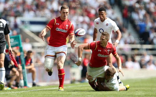 290516 - England v Wales - Old Mutual Wealth Cup - Liam Williams of Wales passes to George North