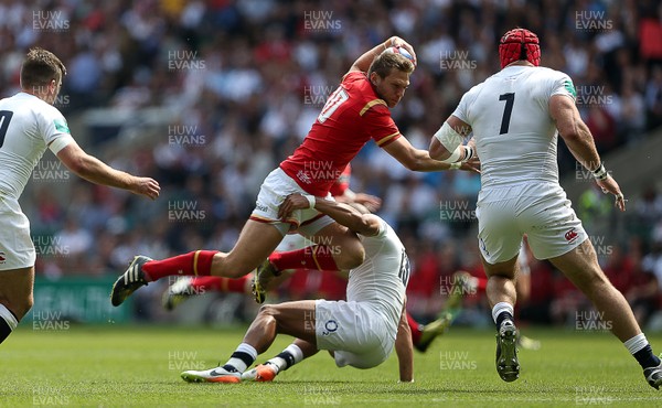 290516 - England v Wales - Old Mutual Wealth Cup - Dan Biggar of Wales is tackled by Jonathan Joseph of England