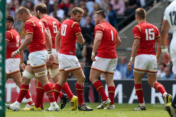 290516 - England v Wales - Old Mutual Wealth Cup - Dan Biggar of Wales congratulates Rob Evans after he scored a try