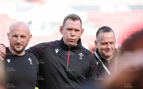 300324 - England v Wales, Guinness Women’s 6 Nations -  Mike Hill, Wales Women forwards coach, Ioan Cunningham, Wales Women head coach, and Shaun Connor, Wales Women attack coach, speak to the players aead of the match