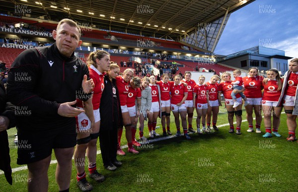300324 - England v Wales, Guinness Women’s 6 Nations - Ioan Cunningham, Wales Women head coach speaks to the Wales players at the end of the match