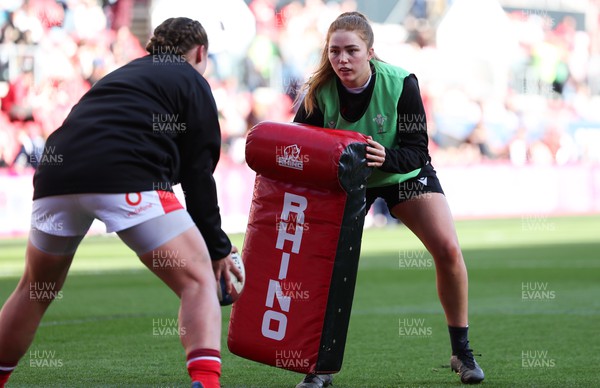 300324 - England v Wales, Guinness Women’s 6 Nations - Niamh Terry of Wales during warm up