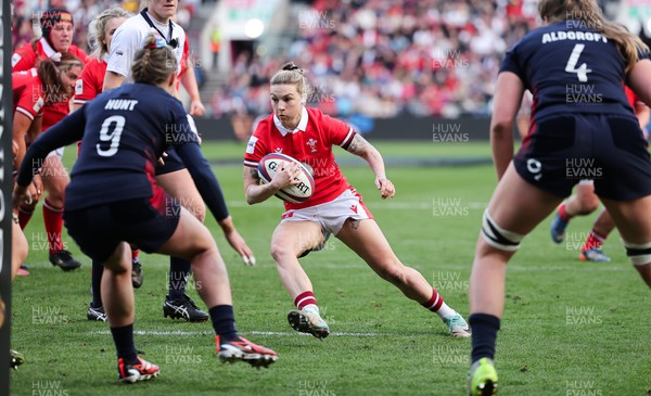 300324 - England v Wales, Guinness Women’s 6 Nations - Keira Bevan of Wales races in to score try