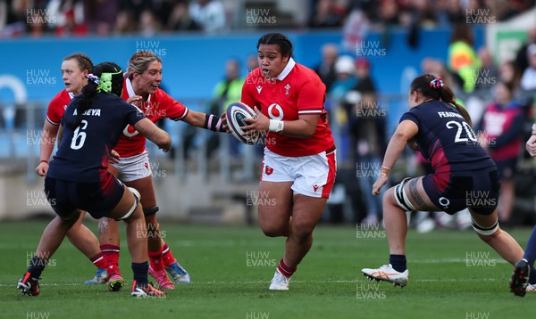 300324 - England v Wales, Guinness Women’s 6 Nations - Sisilia Tuipulotu of Wales charges forward