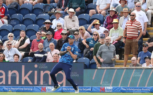 010625 - England v West Indies - 2nd ODI at Sophia Gardens - Brydon Carse of England catches the ball to dismiss Brandon King