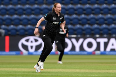 160526 - England Women v New Zealand Women - Metro Bank One Day International - Bree Illing of New Zealand Women bowls the ball to dismiss Emma Lamb of England Women