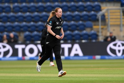 160526 - England Women v New Zealand Women - Metro Bank One Day International - Bree Illing of New Zealand Women bowls the ball to dismiss Emma Lamb of England Women