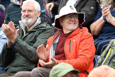 160526 - England Women v New Zealand Women - Metro Bank One Day International - Fans