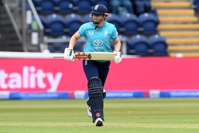 160526 - England Women v New Zealand Women - Metro Bank One Day International - Heather Knight of England Women batting