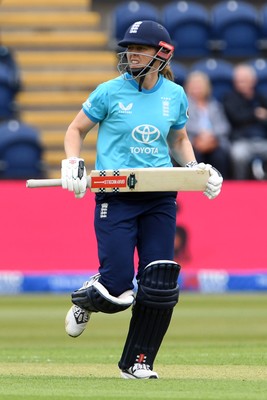 160526 - England Women v New Zealand Women - Metro Bank One Day International - Heather Knight of England Women batting