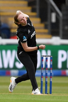 160526 - England Women v New Zealand Women - Metro Bank One Day International - Bree Illing of New Zealand Women bowls the ball to dismiss Heather Knight of England Women 