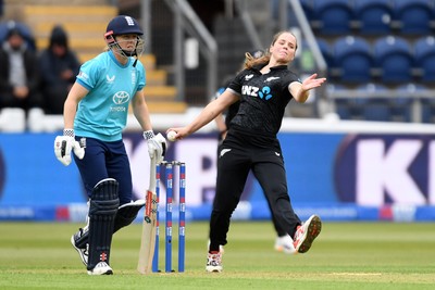 160526 - England Women v New Zealand Women - Metro Bank One Day International - Melie Kerr of New Zealand Women bowling